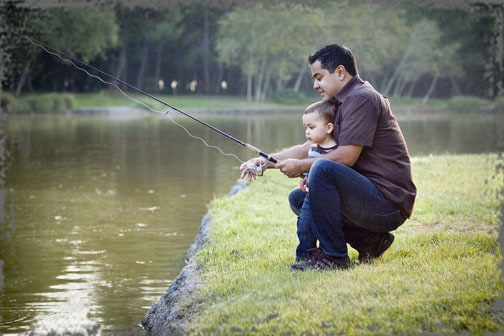 StandUpGirl dad fishes with child